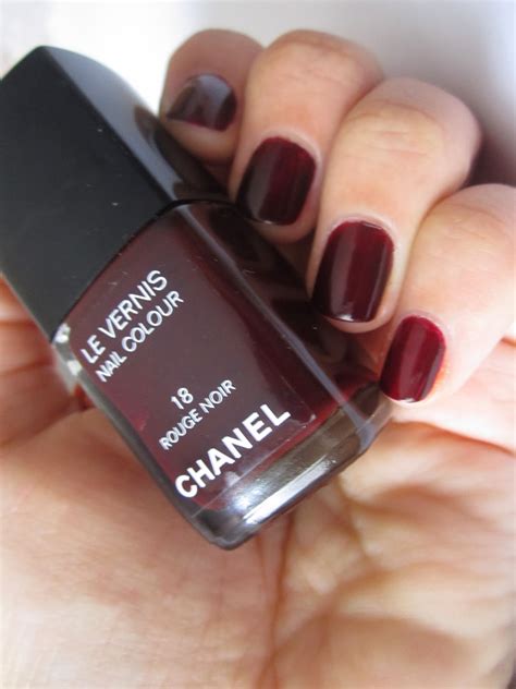 chanel rouge noir oje